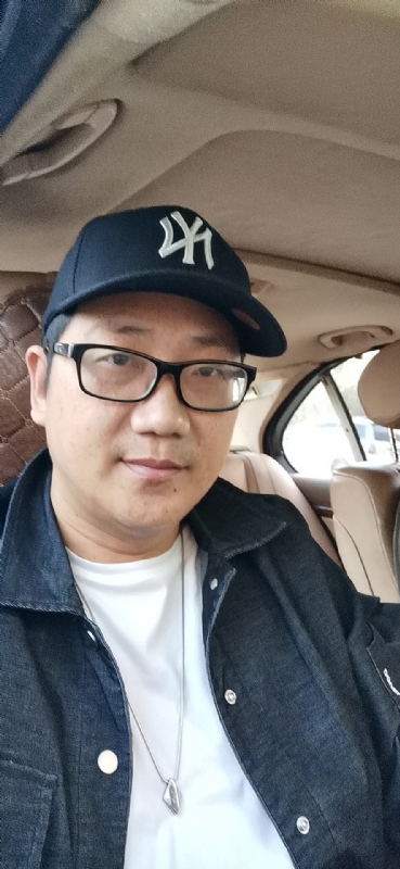 拥抱幸福的第一张照片--南靖婚介网