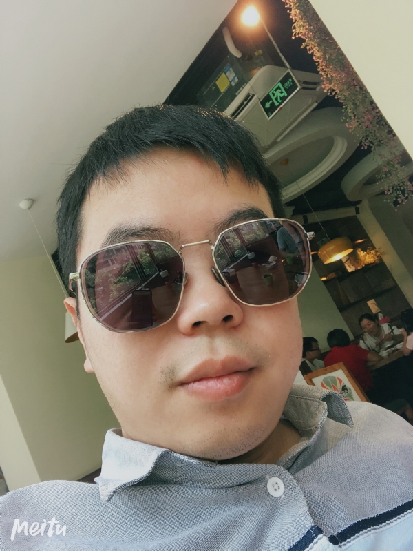 月台等路人的第一张照片--南靖婚介网